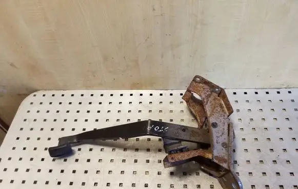 Nissan Navara D40 Brake pedal 
