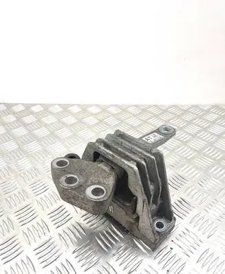 Opel Insignia A Engine mount bracket 13227712