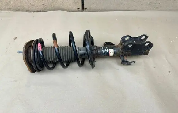 Lexus CT 200H Front shock absorber/damper 4851076100