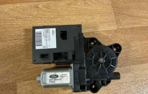 Ford Focus C-MAX Front door window regulator motor 981406110 5WK11572L A2C53098893