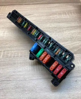 BMW 5 E60 E61 Fuse module 6957330
