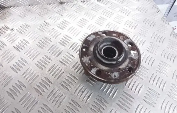 Rear wheel hub