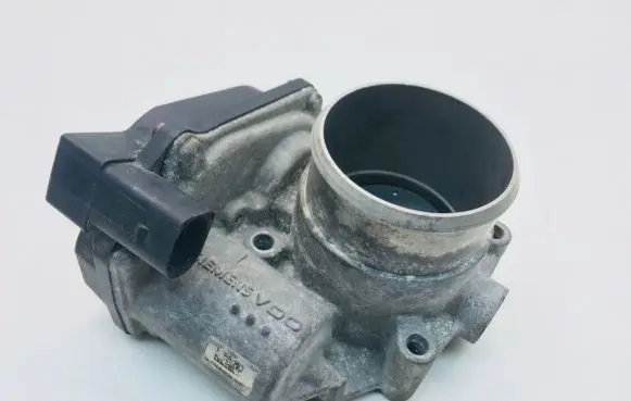 Volkswagen Golf V Throttle valve 06F133062G A2C53044094