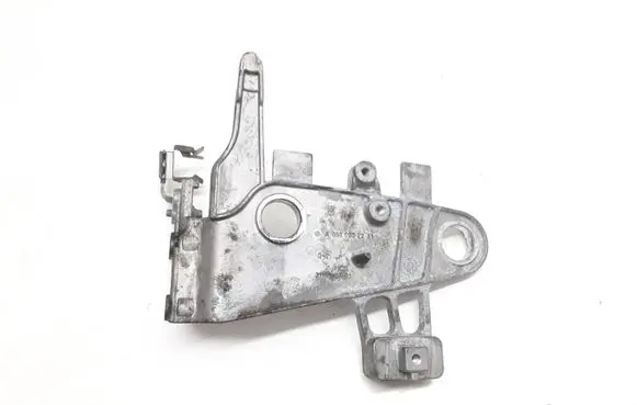 Mercedes-Benz E W212 Air filter cleaner box bracket assembly A6510902241
