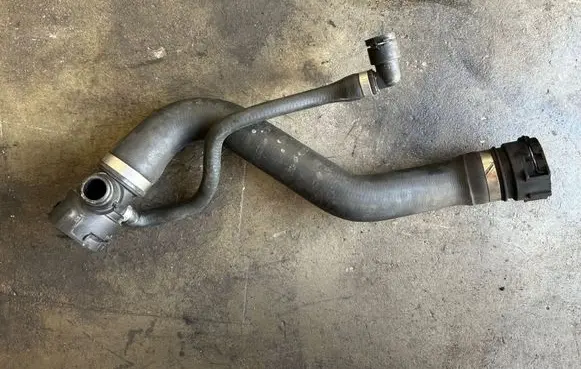 BMW 5 E60 E61 Engine coolant pipe/hose 7799747