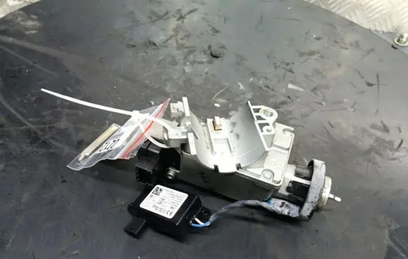 Opel Astra J Ignition lock 13488279