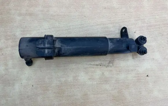 Mercedes-Benz E W211 Headlight washer spray nozzle 2118600547