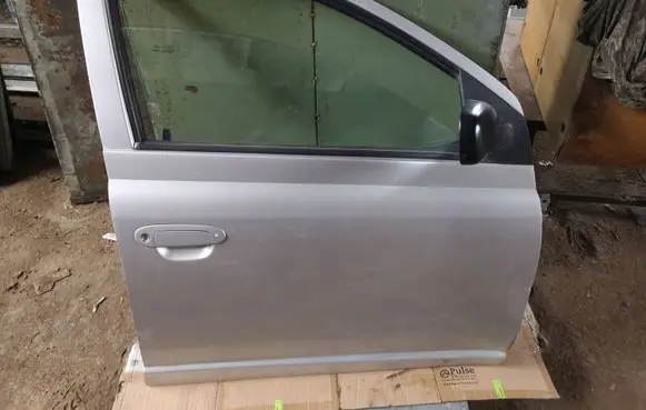 Toyota Yaris Front door