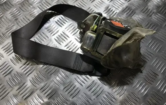 Mazda 323 F Front seatbelt 566310901 12l-000