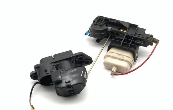 Tailgate/trunk/boot lock/catch/latch