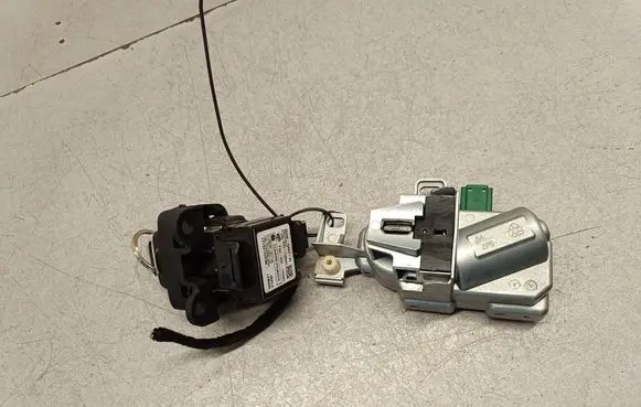 Volvo S60 Ignition lock 28227917 CCAB09LP0300T0 AH4N15607AE