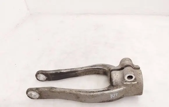 BMW 5 G30 G31 G38 Lower shock absorber bracket 6861199 100388806