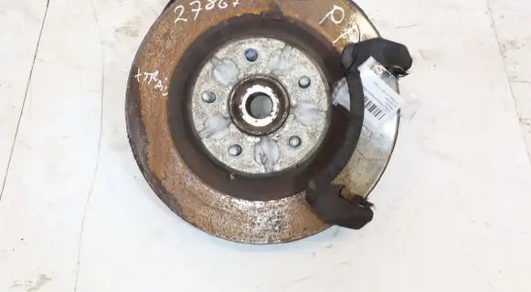 Nissan X-Trail T32 Front wheel hub spindle knuckle 