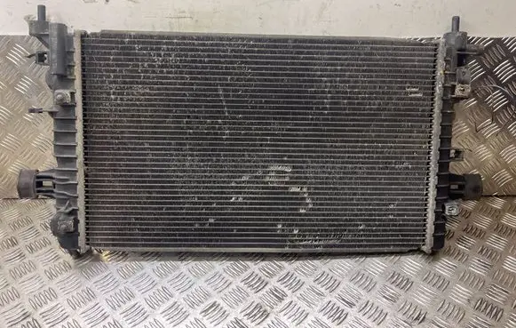 Opel Zafira A Coolant radiator 13128818