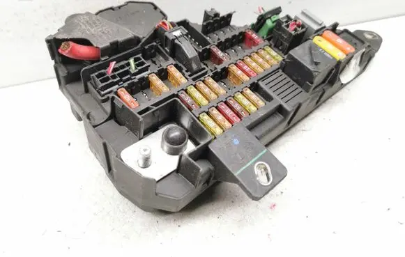 BMW 5 E60 E61 Fuse module 690655806 518794045ES 6906603