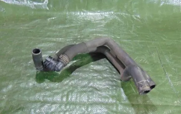 Volkswagen Golf V Engine coolant pipe/hose