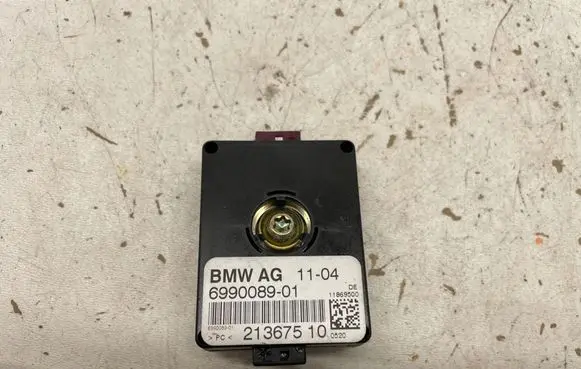 BMW X3 E83 Aerial antenna amplifier 6990089 11869500 21367510