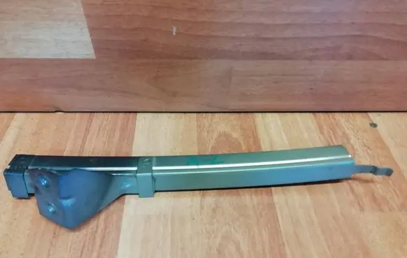 Renault Zoe Rear door windshield rail 822163699R
