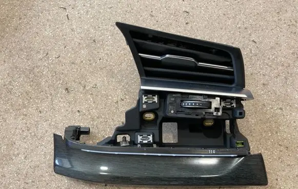 Audi Q7 4M Dashboard air vent grill cover trim 4M8820902B