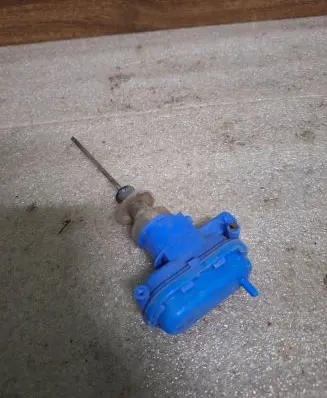 Audi 80 90 S2 B4 Central locking vacuum pump 893862153C