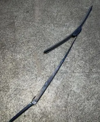 BMW 3 E46 Windshield/front glass wiper blade 7007128