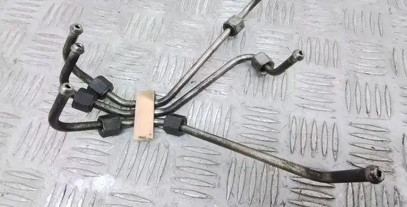 Volvo V70 Fuel injector supply line/pipe 