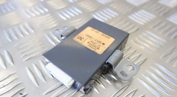 Lexus GS 250 350 300H 450H Gateway control module 8910030100