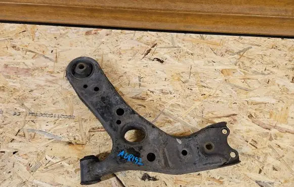 Toyota Auris 150 Front lower control arm/wishbone 48068-02130