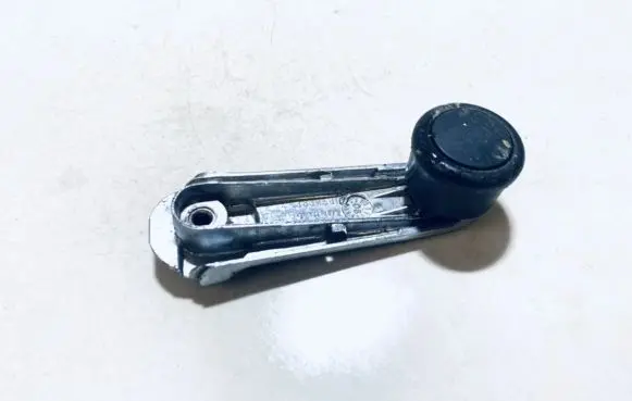 Audi 80 90 B3 Front door window winding handle 443837581