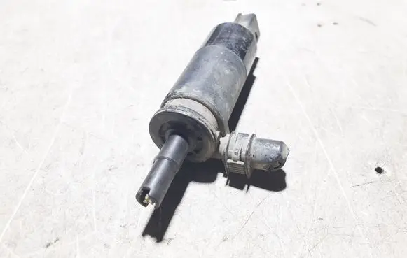 BMW 5 E60 E61 Headlight washer pump 6973097 67126973097
