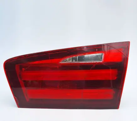 Tailgate rear/tail lights