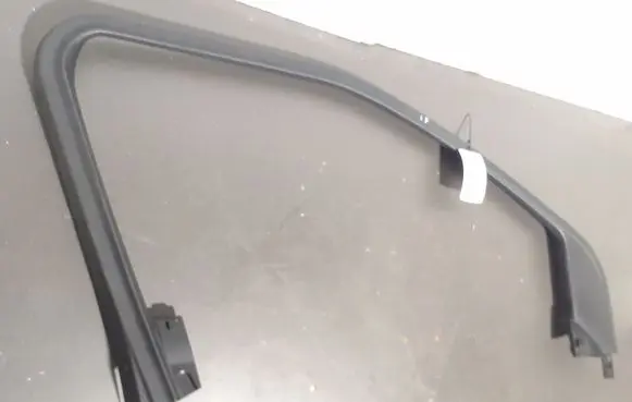 Citroen C3 Aircross Front door glass trim molding 39149283 461128837