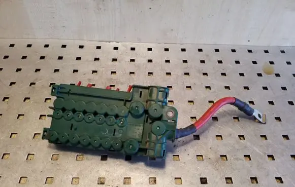 BMW 5 E39 Fuse module 8387543