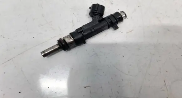 Audi A6 S6 C6 4F Fuel injector 06E133551
