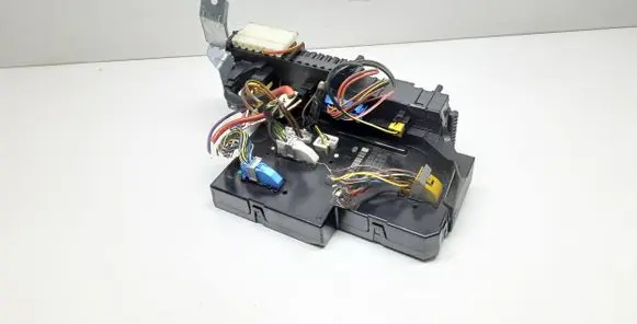 Mercedes-Benz C W204 Fuse module 2049065602 2049012602 2129020207