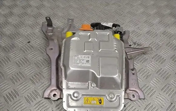 Lexus RX V Voltage converter inverter 0137900121