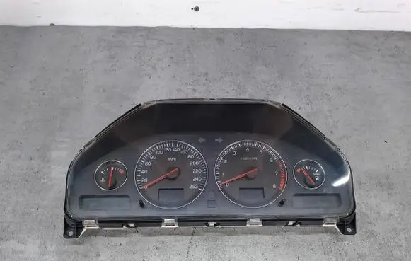 Volvo XC90 Speedometer (instrument cluster) 8673265