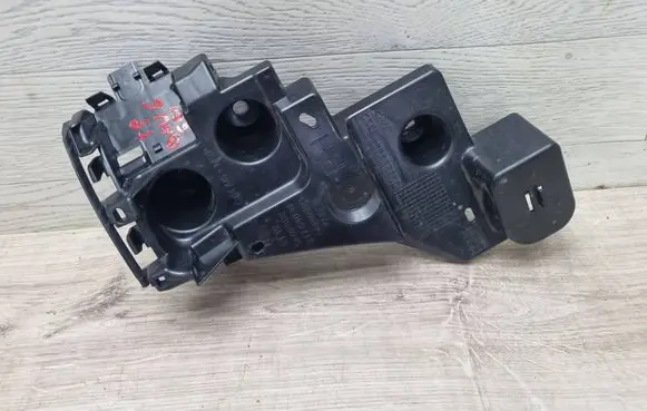 Rear bumper mounting bracket