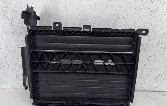 Peugeot 2008 II Radiator trim 113831608