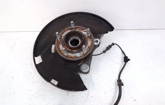 Opel Zafira C Front wheel hub spindle knuckle