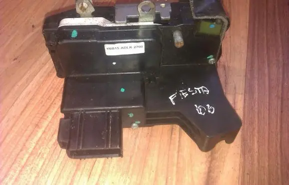 Ford Fiesta Front door lock y6b15adlk2700
