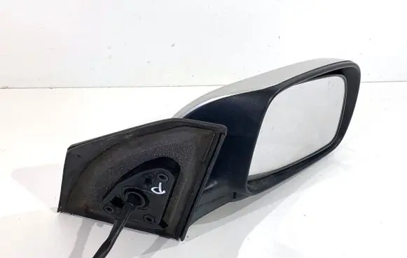 Toyota Avensis T250 Front door electric wing mirror