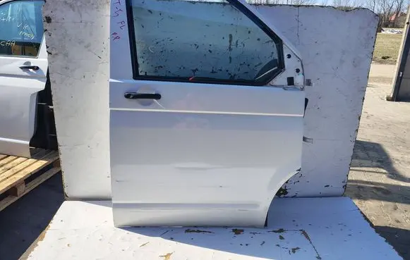 Volkswagen Transporter - Caravelle T5 Front door 