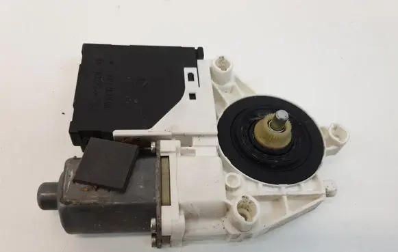 Audi A3 S3 8P Front door window regulator motor 8P0959801E S006060013B