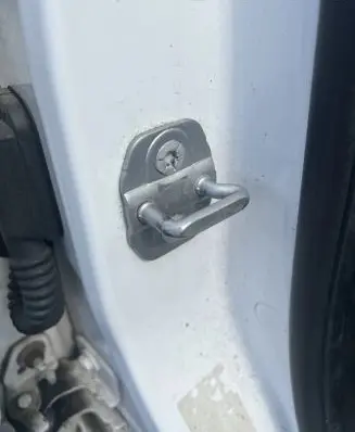 Jeep Grand Cherokee Front door lock loop/hook striker 