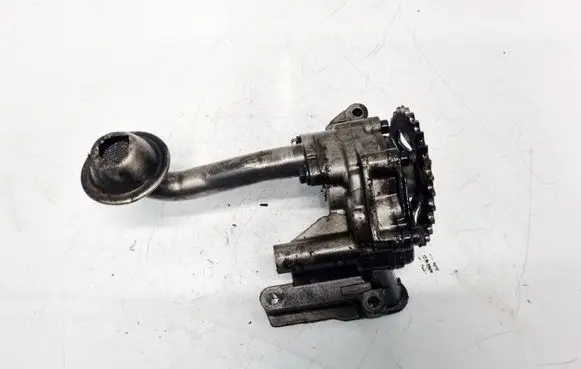 Volkswagen Golf IV Oil pump 06A115105B