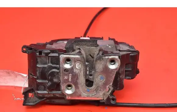 Renault Clio III Front door lock 