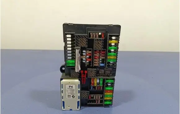 Audi A4 S4 B7 8E 8H Fuse box set 8713127