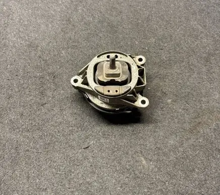 BMW 4 F32 F33 Engine mount bracket 6856403