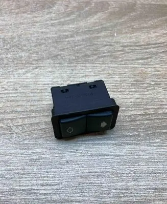 BMW 5 E39 Electric window control switch 8368974